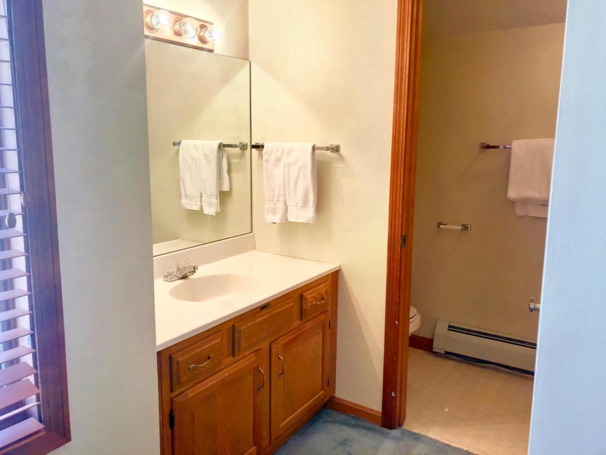 | W4 Comfortable and spacious Bretton Woods condo with ski slope views, fireplace and fast wifi!