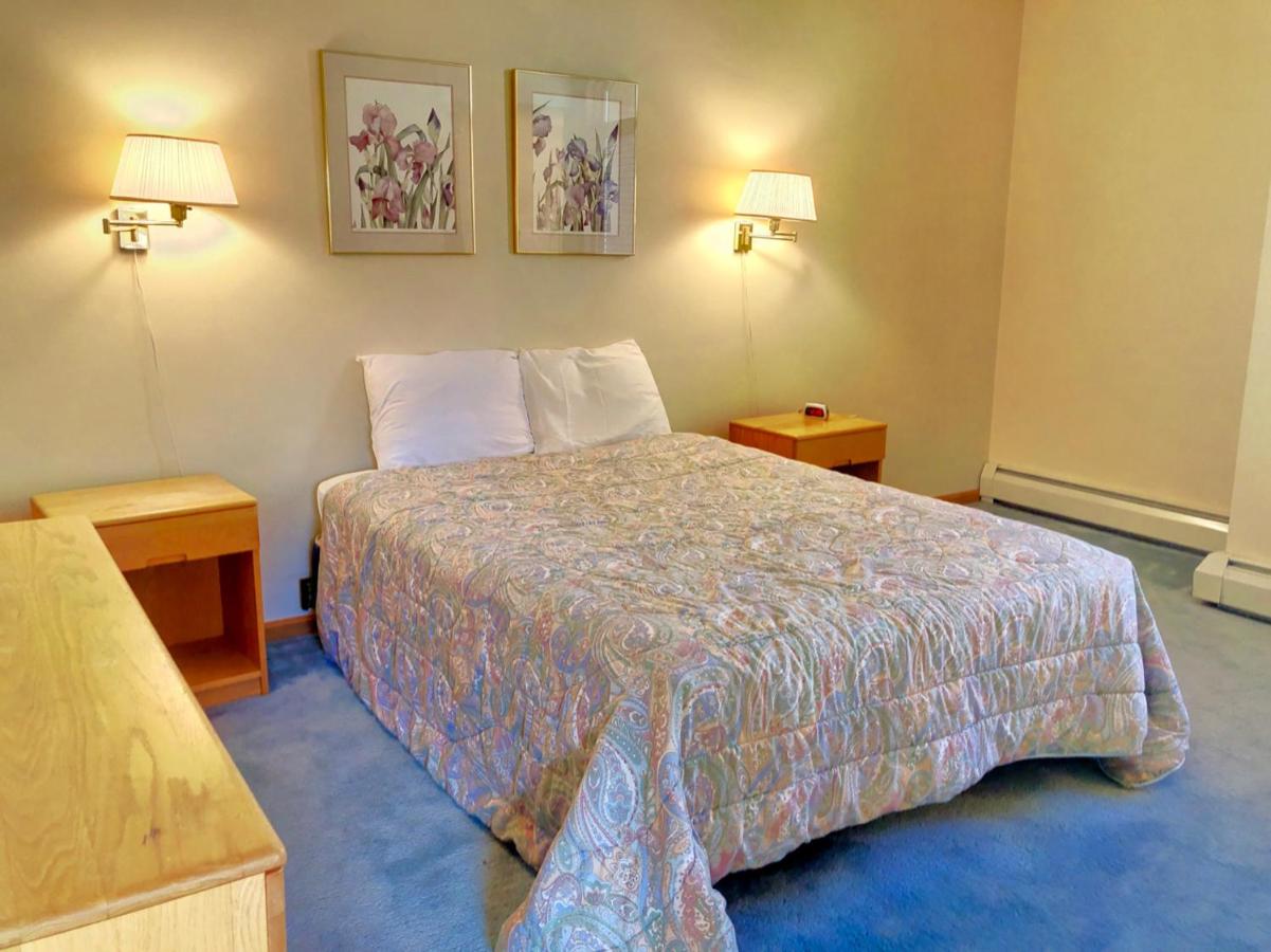 | W4 Comfortable and spacious Bretton Woods condo with ski slope views, fireplace and fast wifi!