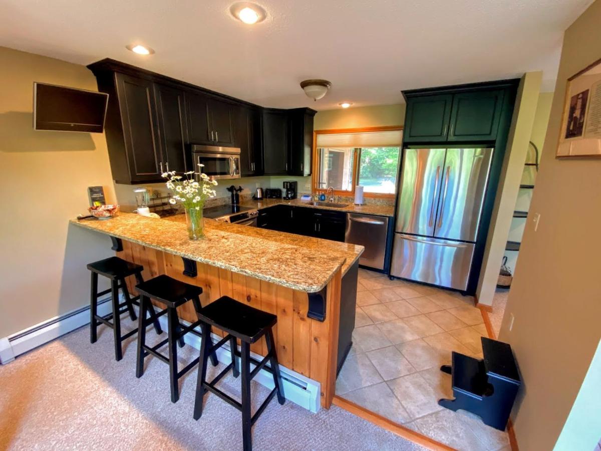| W1 Cozy and comfortable Bretton Woods condo with ski slope views, fireplace