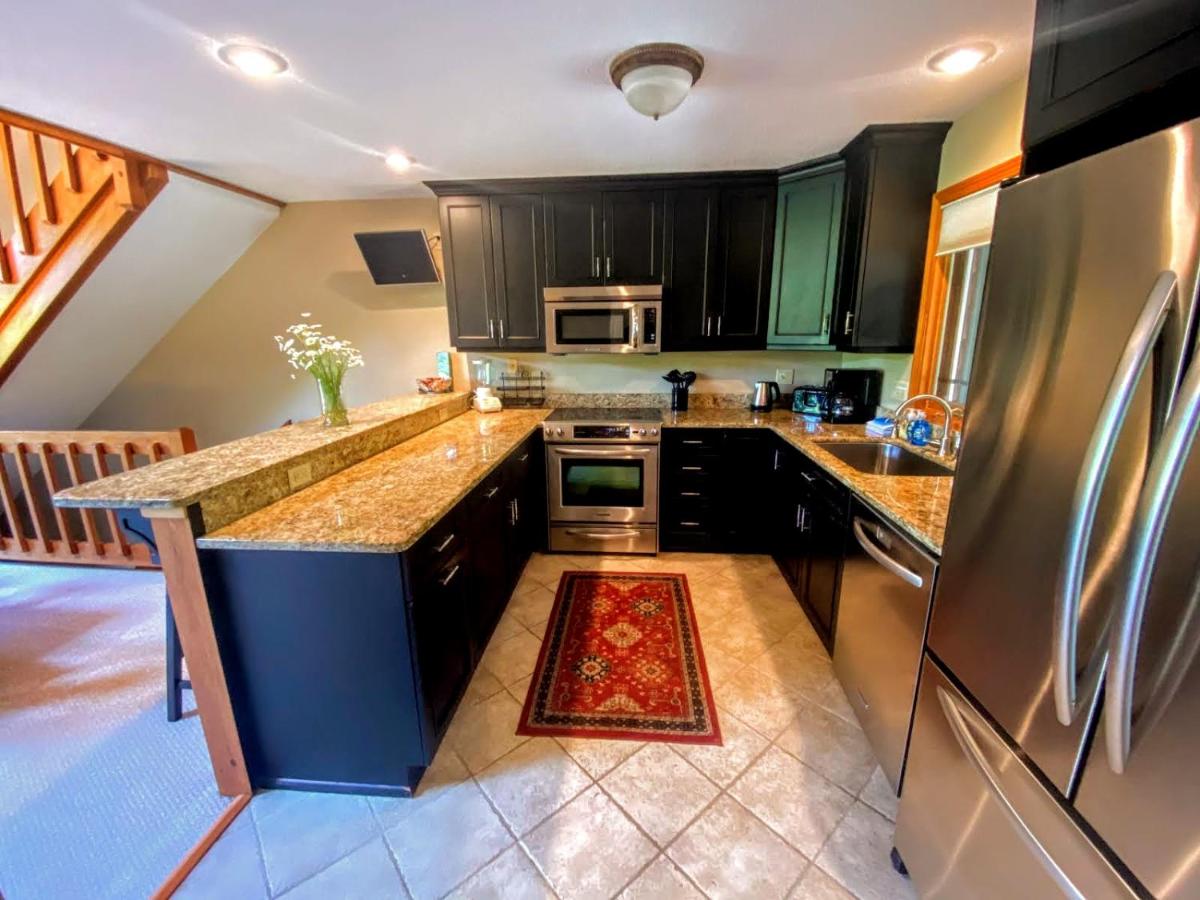 | W1 Cozy and comfortable Bretton Woods condo with ski slope views, fireplace