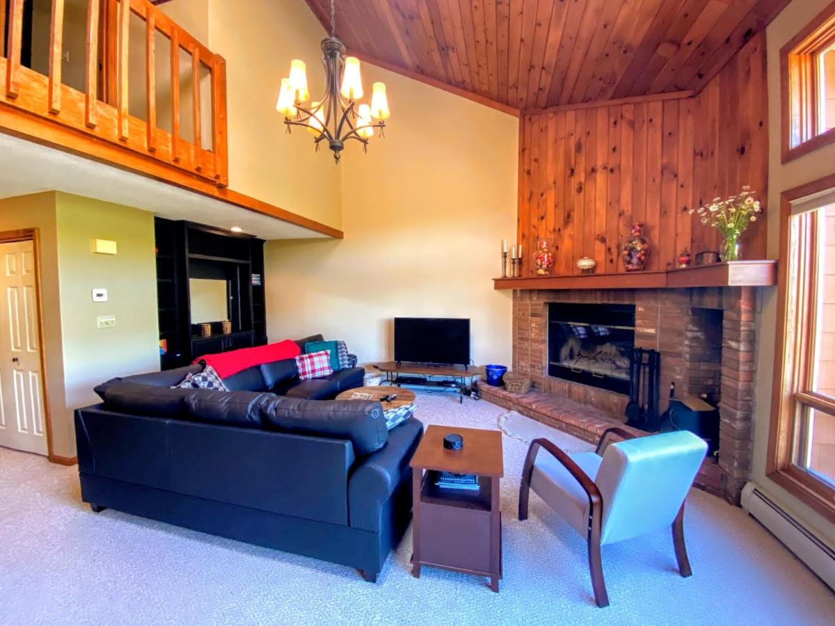 | W1 Cozy and comfortable Bretton Woods condo with ski slope views, fireplace