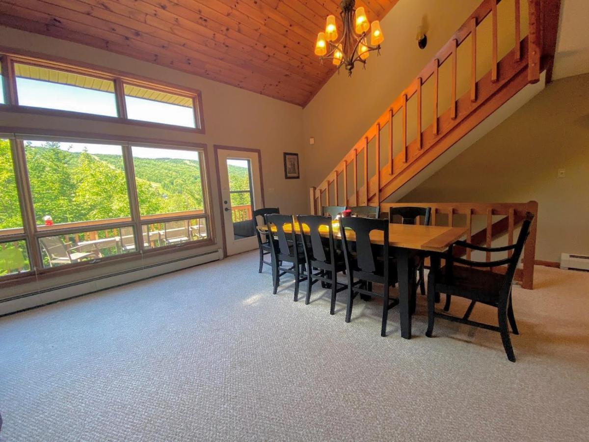 | W1 Cozy and comfortable Bretton Woods condo with ski slope views, fireplace