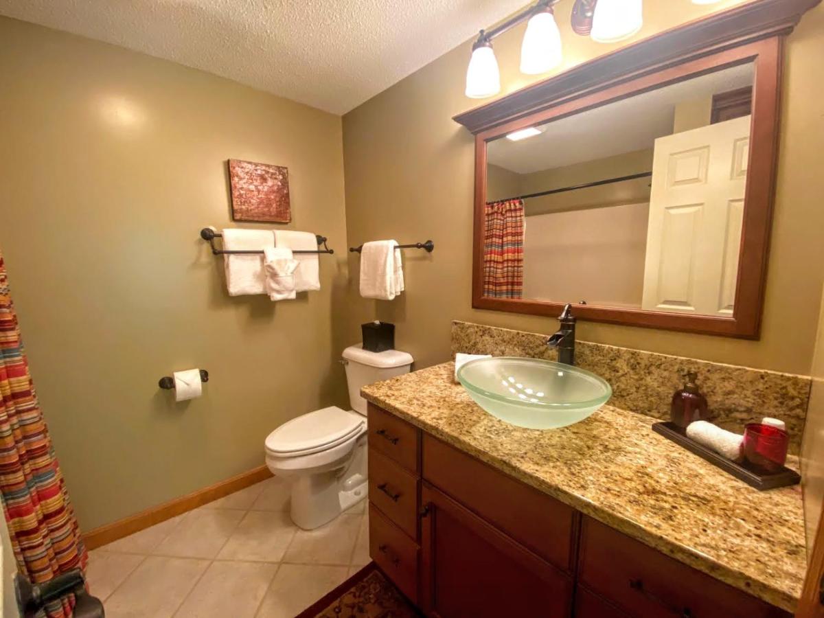 | W1 Cozy and comfortable Bretton Woods condo with ski slope views, fireplace