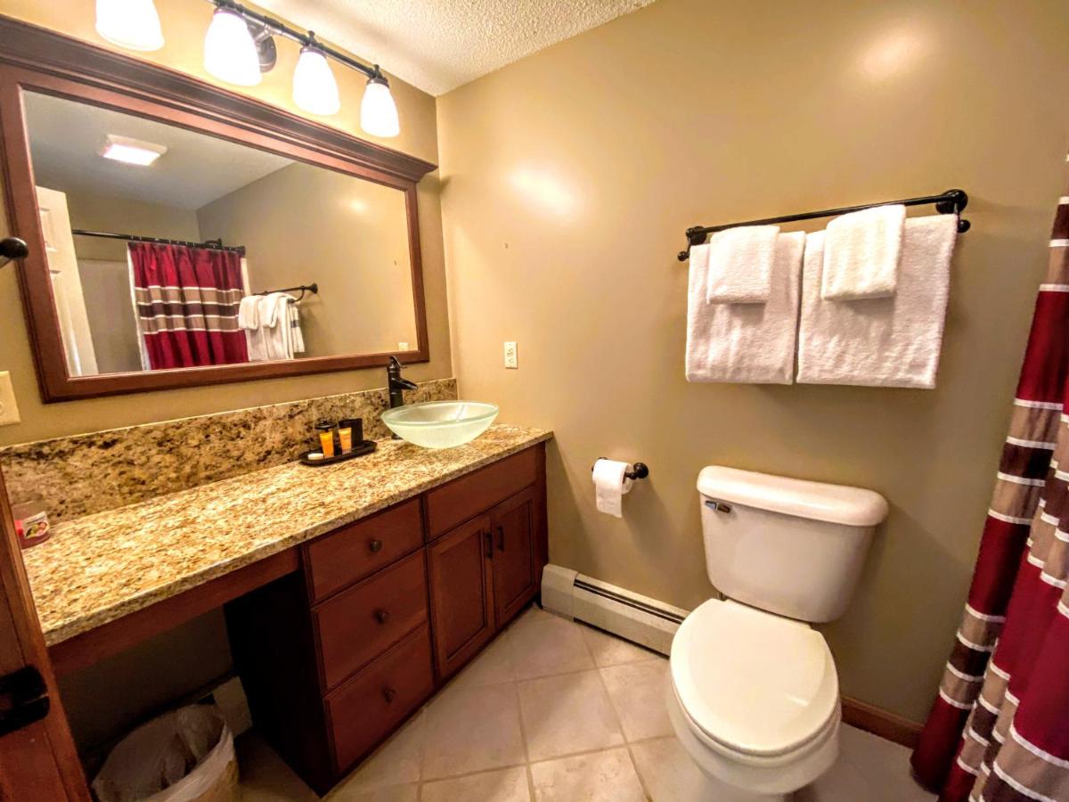 | W1 Cozy and comfortable Bretton Woods condo with ski slope views, fireplace