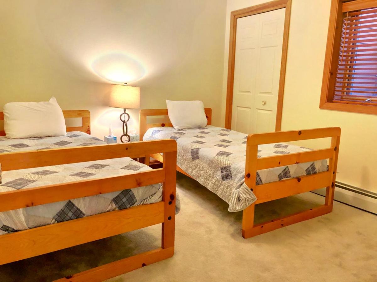 | W4 Comfortable and spacious Bretton Woods condo with ski slope views, fireplace and fast wifi!