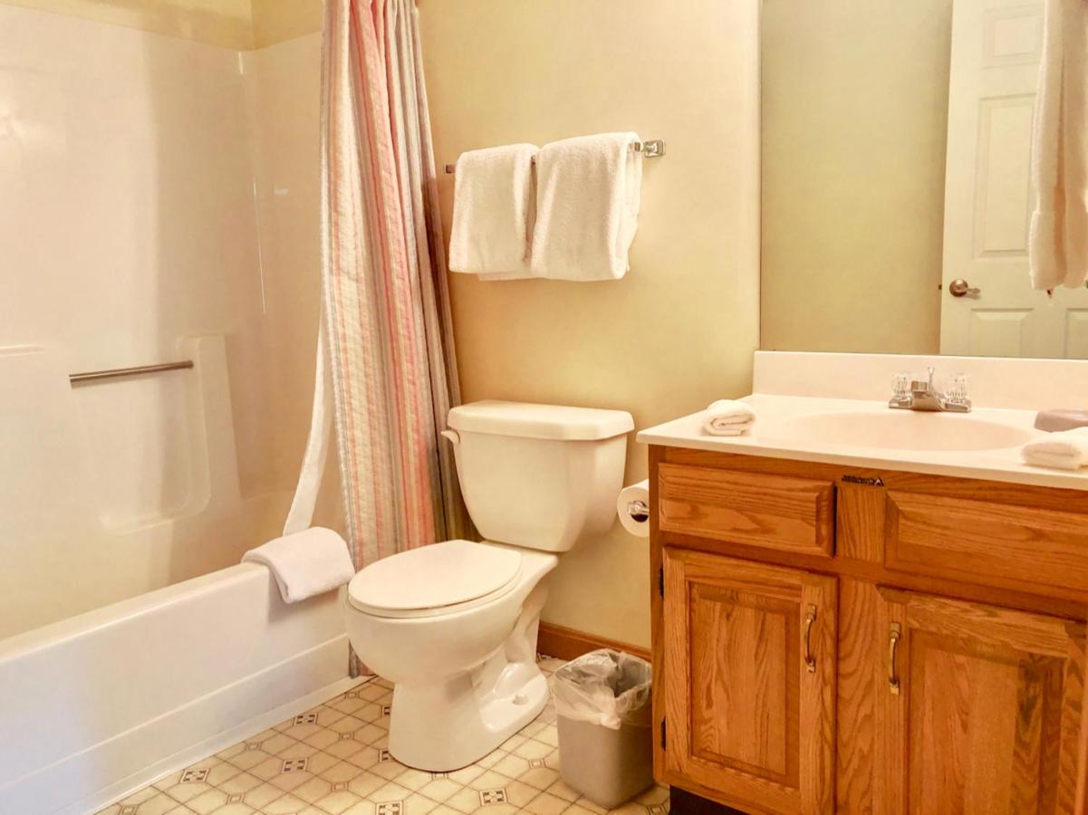 | W4 Comfortable and spacious Bretton Woods condo with ski slope views, fireplace and fast wifi!
