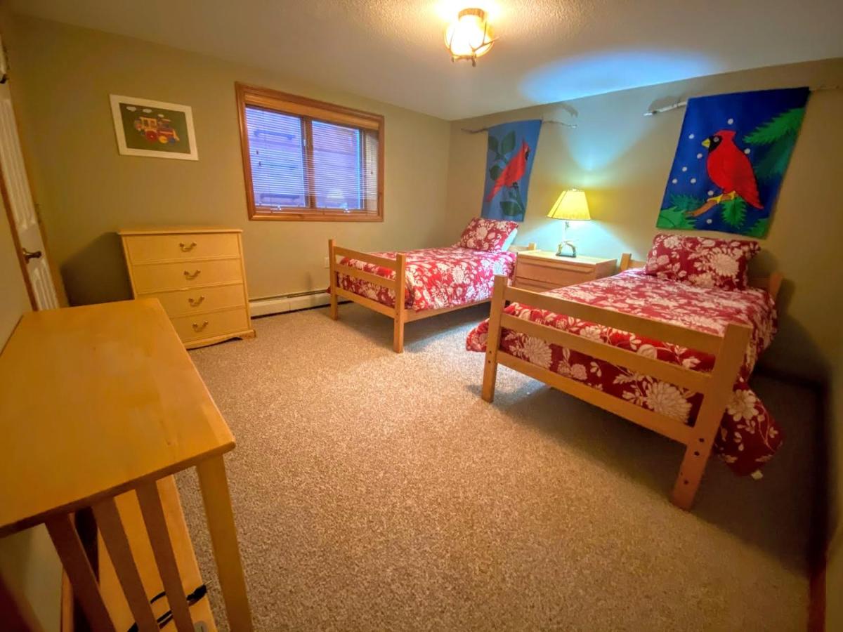 | W1 Cozy and comfortable Bretton Woods condo with ski slope views, fireplace