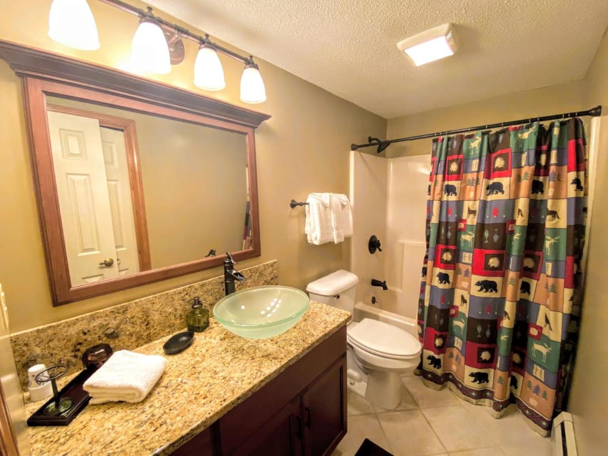 | W1 Cozy and comfortable Bretton Woods condo with ski slope views, fireplace