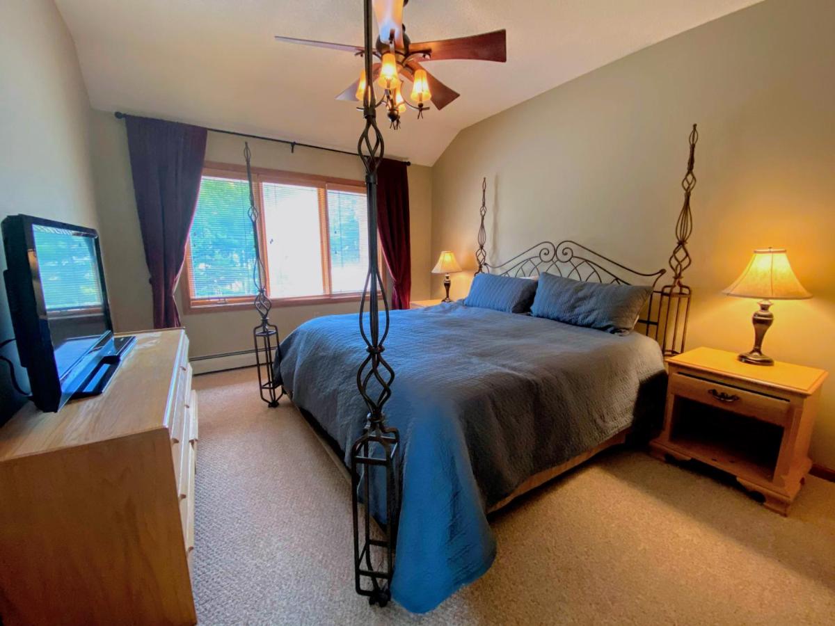 | W1 Cozy and comfortable Bretton Woods condo with ski slope views, fireplace