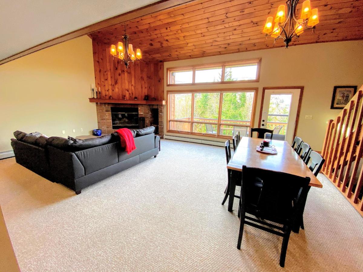 | W1 Cozy and comfortable Bretton Woods condo with ski slope views, fireplace