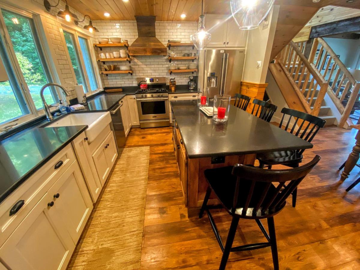 | R6 Upscale rustic Bretton Woods condo in unbeatable SKI-IN SKI-OUT location Fireplace fast WiFi