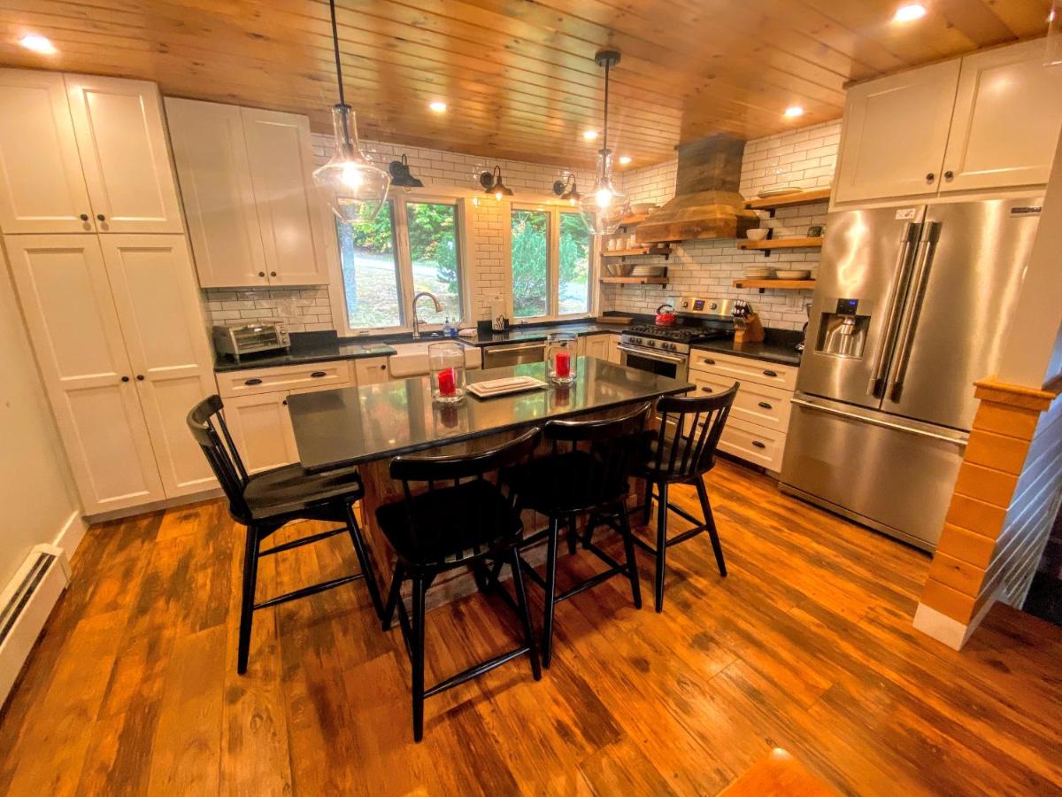 | R6 Upscale rustic Bretton Woods condo in unbeatable SKI-IN SKI-OUT location Fireplace fast WiFi