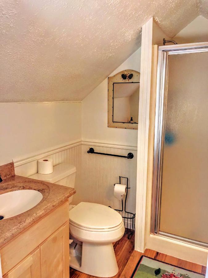| R6 Upscale rustic Bretton Woods condo in unbeatable SKI-IN SKI-OUT location Fireplace fast WiFi