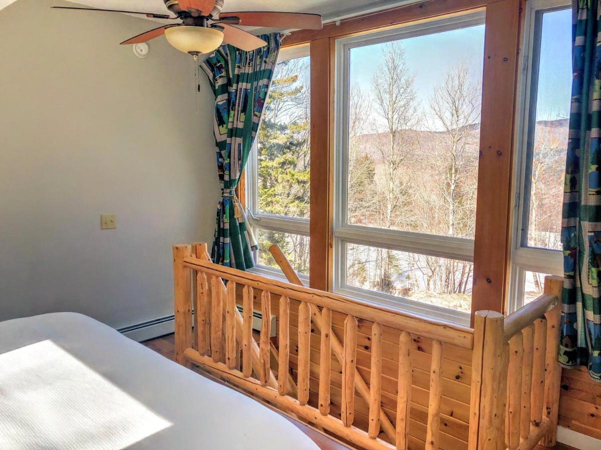 | R6 Upscale rustic Bretton Woods condo in unbeatable SKI-IN SKI-OUT location Fireplace fast WiFi