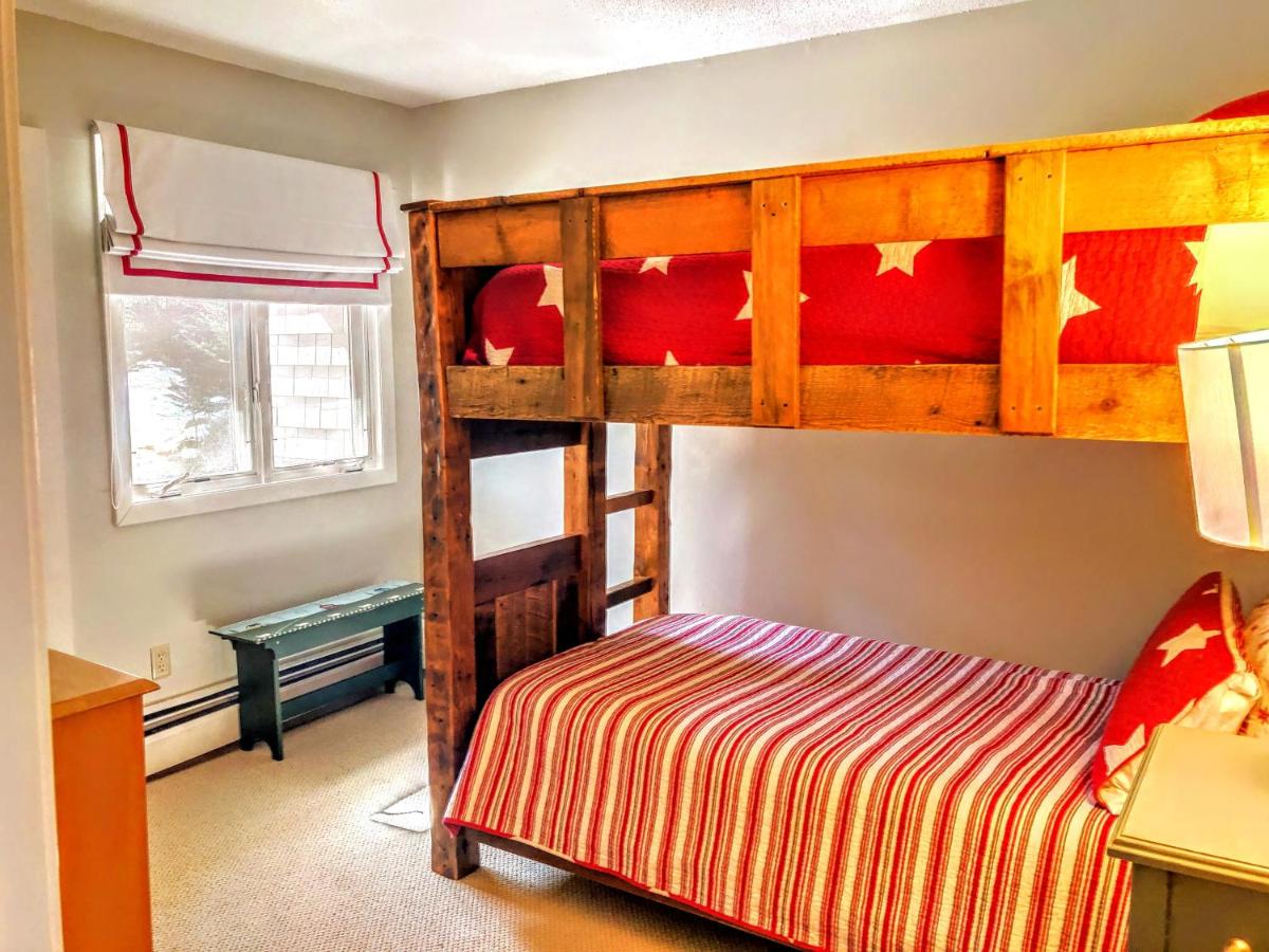 | R6 Upscale rustic Bretton Woods condo in unbeatable SKI-IN SKI-OUT location Fireplace fast WiFi