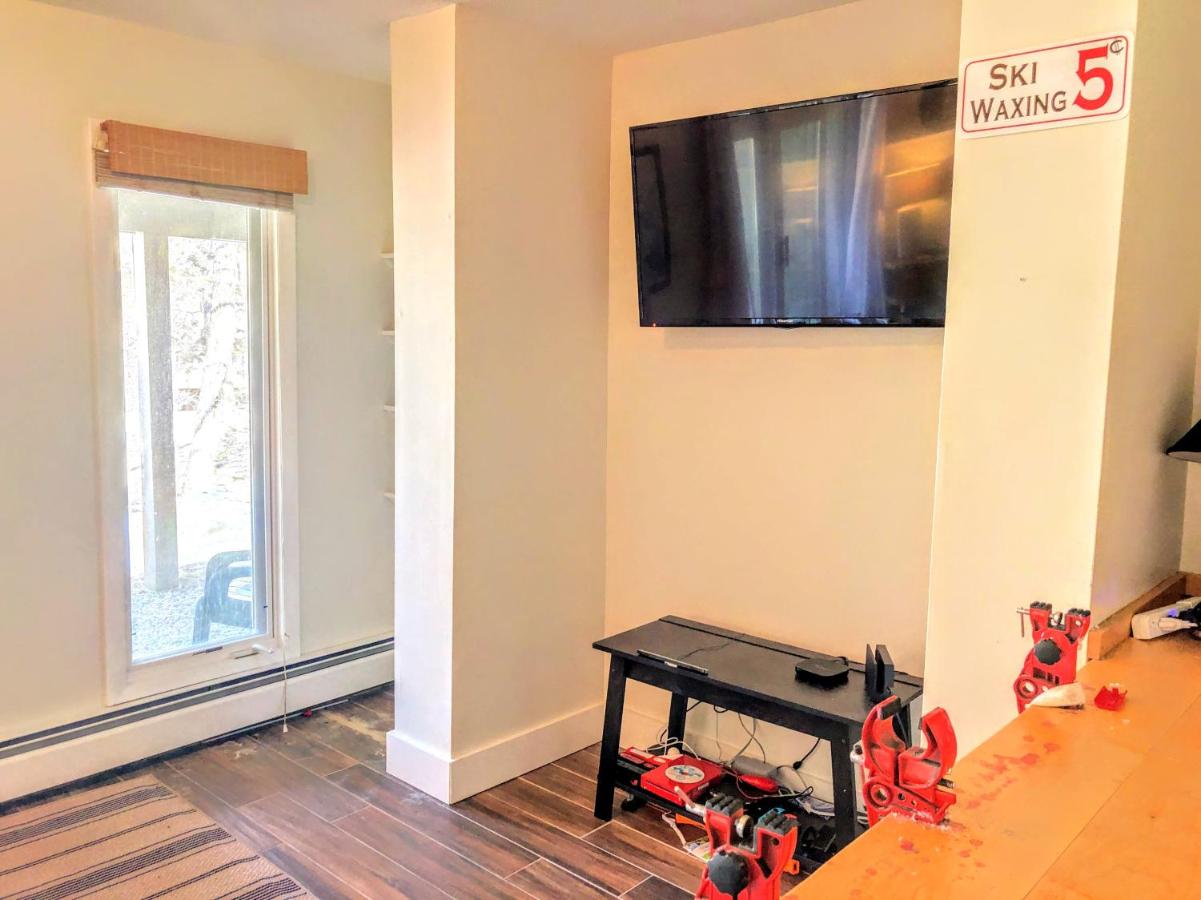 | R6 Upscale rustic Bretton Woods condo in unbeatable SKI-IN SKI-OUT location Fireplace fast WiFi