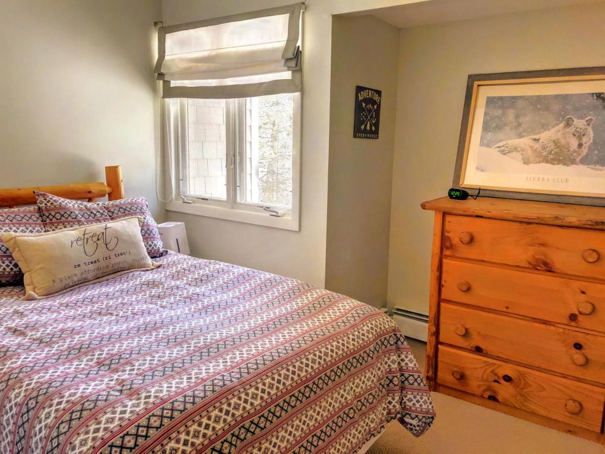 | R6 Upscale rustic Bretton Woods condo in unbeatable SKI-IN SKI-OUT location Fireplace fast WiFi