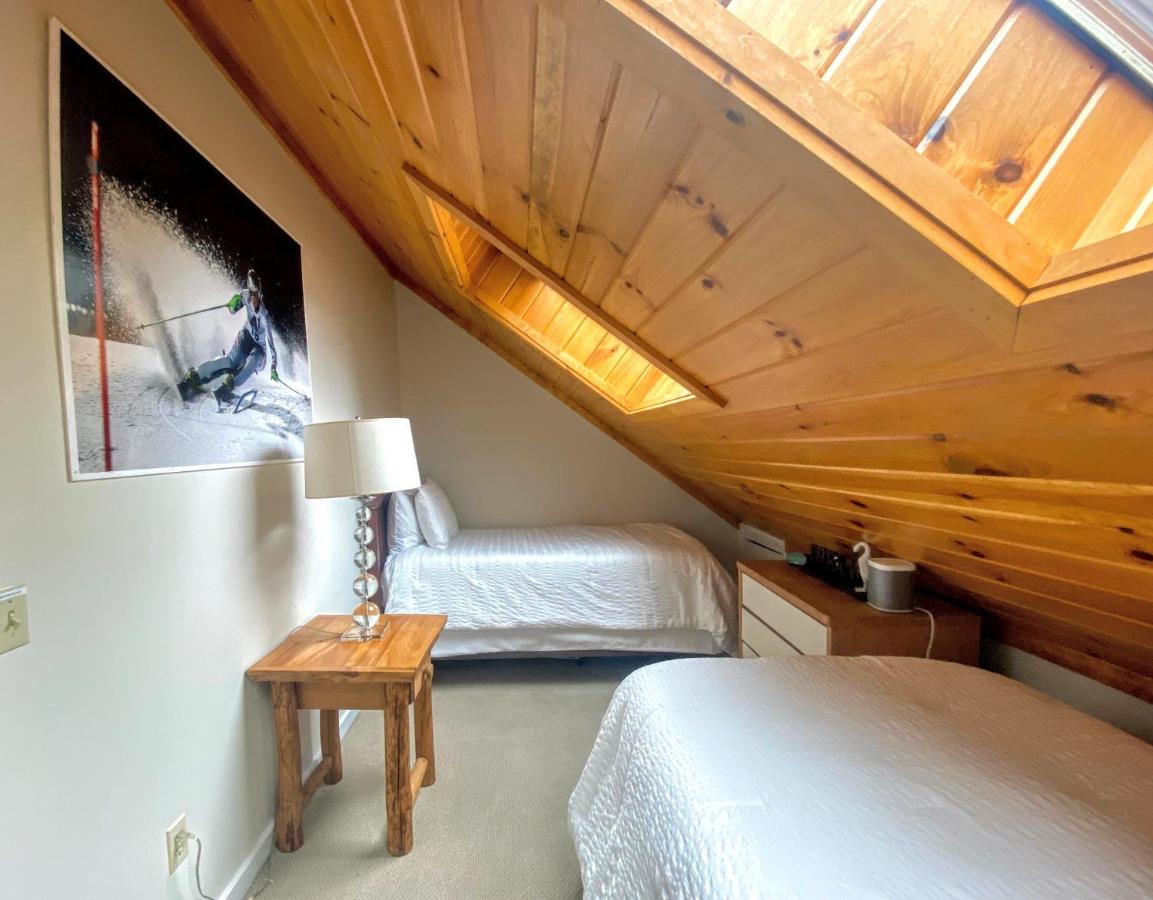 | R6 Upscale rustic Bretton Woods condo in unbeatable SKI-IN SKI-OUT location Fireplace fast WiFi