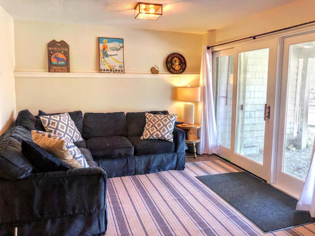 | R6 Upscale rustic Bretton Woods condo in unbeatable SKI-IN SKI-OUT location Fireplace fast WiFi