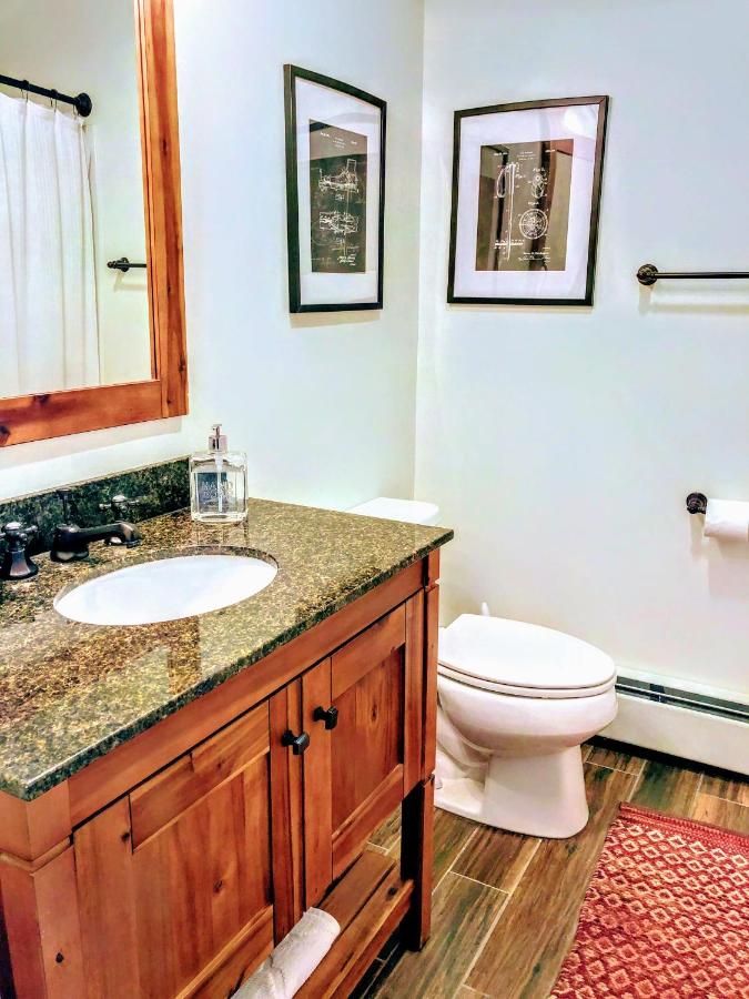 | R6 Upscale rustic Bretton Woods condo in unbeatable SKI-IN SKI-OUT location Fireplace fast WiFi