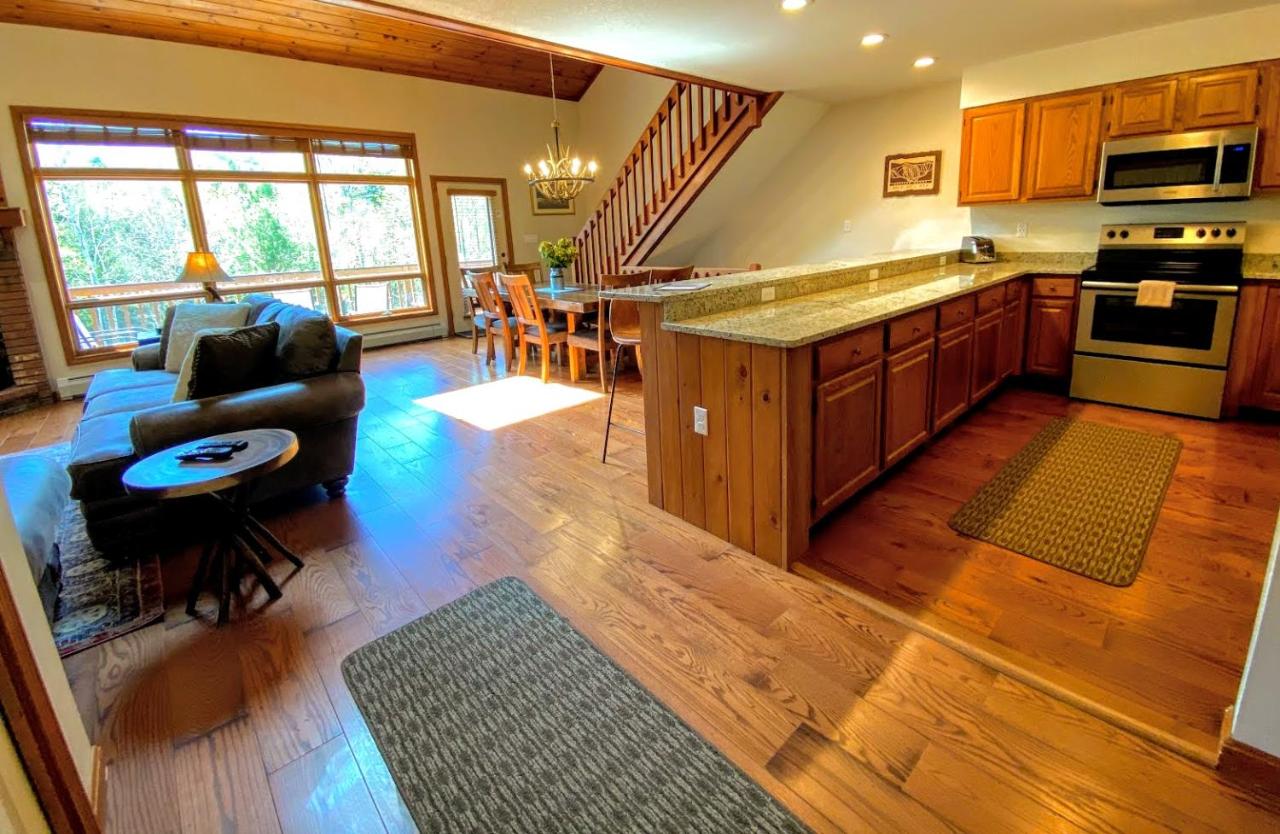 | W7 Fully Renovated Townhouse in Bretton Woods with fantastic ski slope views, fast WiFi