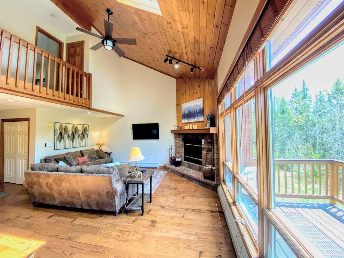 | W7 Fully Renovated Townhouse in Bretton Woods with fantastic ski slope views, fast WiFi