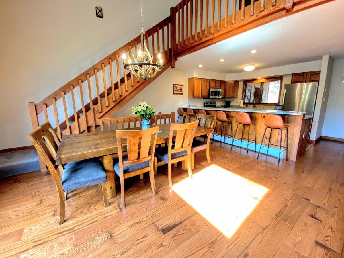 | W7 Fully Renovated Townhouse in Bretton Woods with fantastic ski slope views, fast WiFi