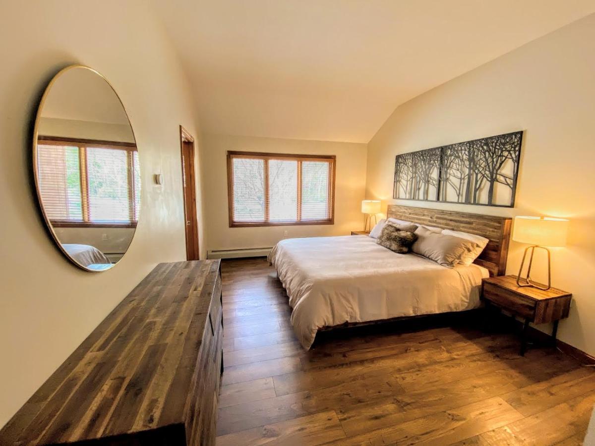 | W7 Fully Renovated Townhouse in Bretton Woods with fantastic ski slope views, fast WiFi