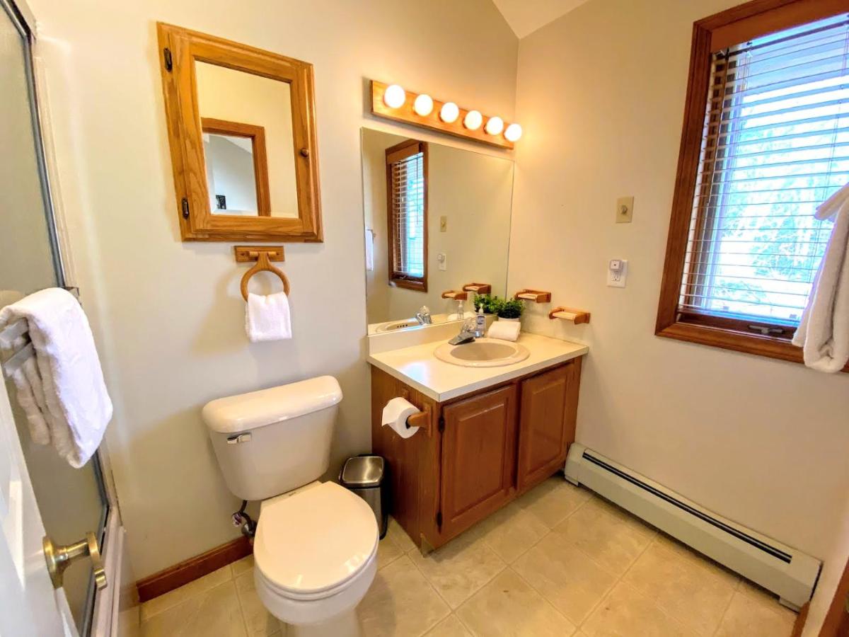 | W7 Fully Renovated Townhouse in Bretton Woods with fantastic ski slope views, fast WiFi