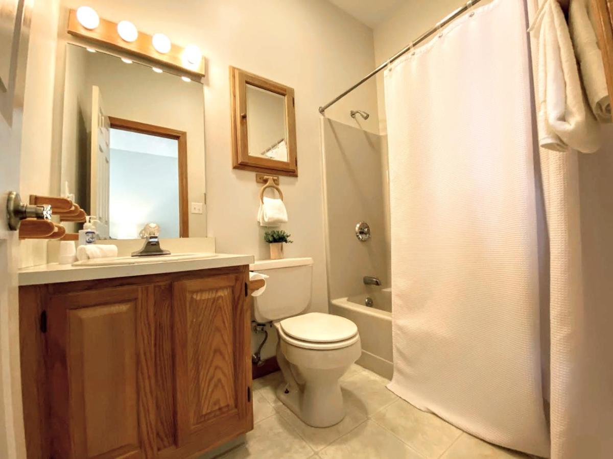 | W7 Fully Renovated Townhouse in Bretton Woods with fantastic ski slope views, fast WiFi