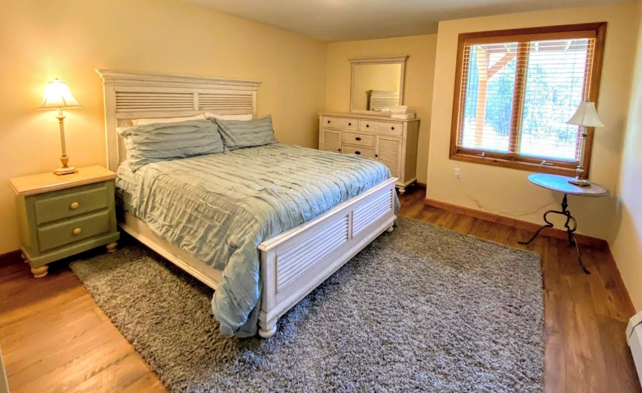 | W7 Fully Renovated Townhouse in Bretton Woods with fantastic ski slope views, fast WiFi