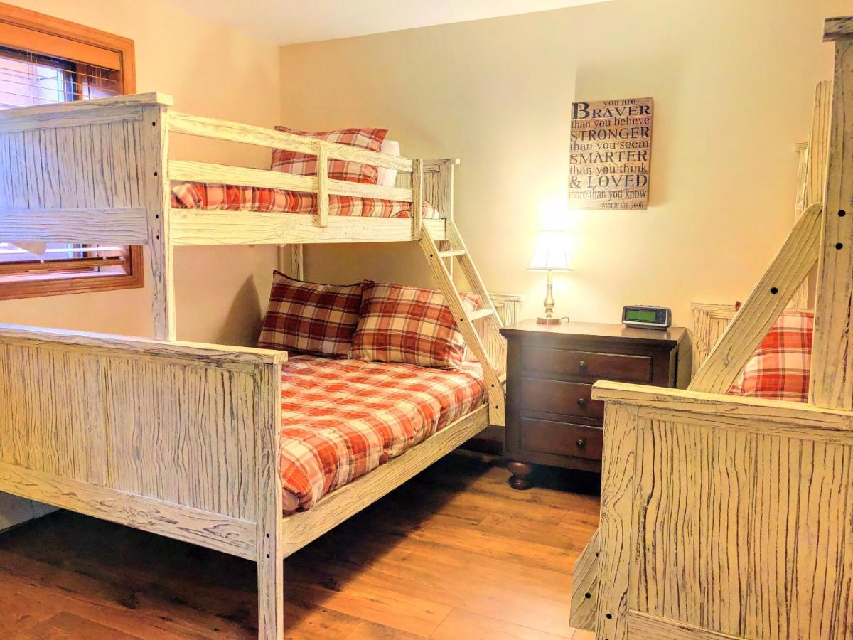 | W7 Fully Renovated Townhouse in Bretton Woods with fantastic ski slope views, fast WiFi