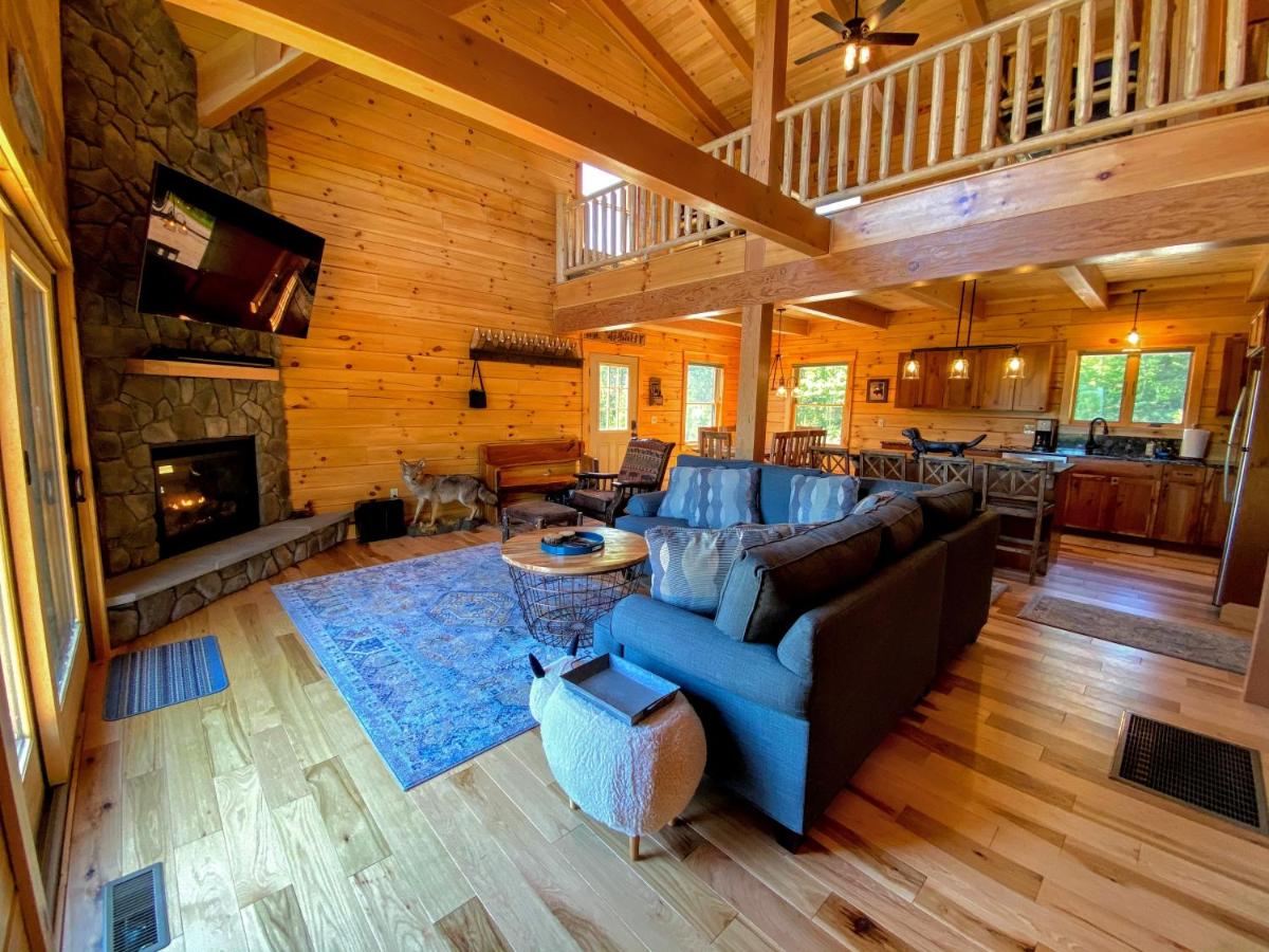  | UV Log home with direct Cannon Mountain views Minutes to attractions Fireplace, Pool Table, AC