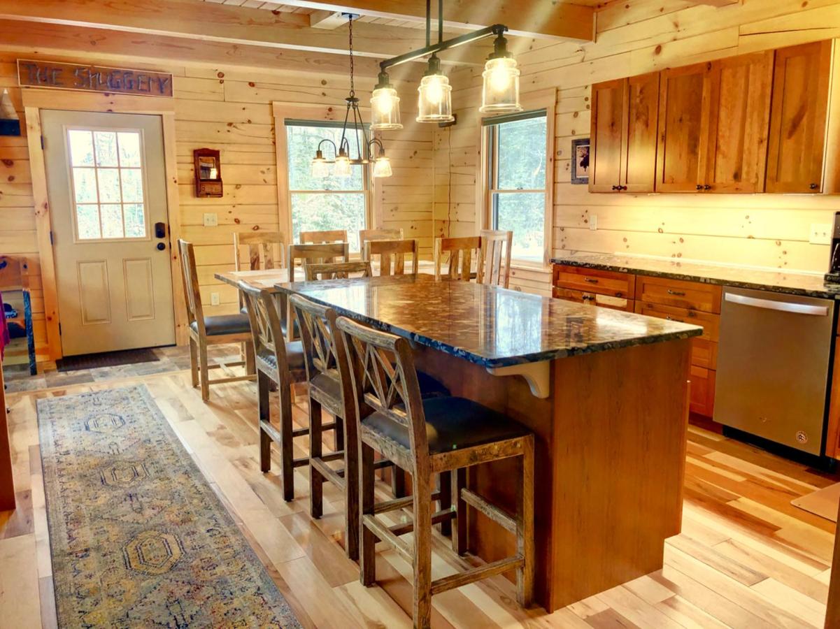  | UV Log home with direct Cannon Mountain views Minutes to attractions Fireplace, Pool Table, AC