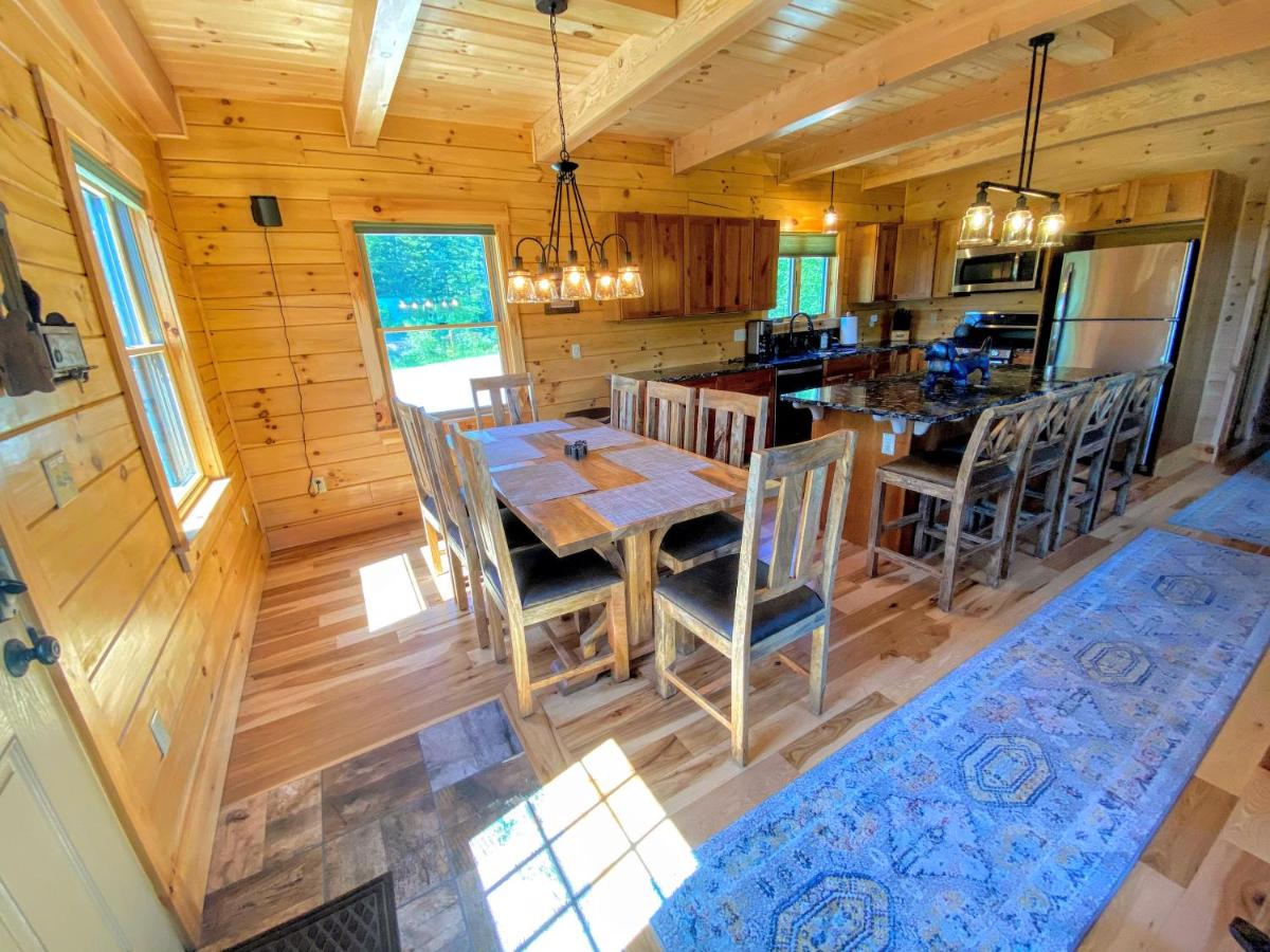  | UV Log home with direct Cannon Mountain views Minutes to attractions Fireplace, Pool Table, AC