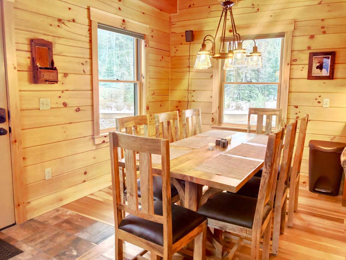  | UV Log home with direct Cannon Mountain views Minutes to attractions Fireplace, Pool Table, AC