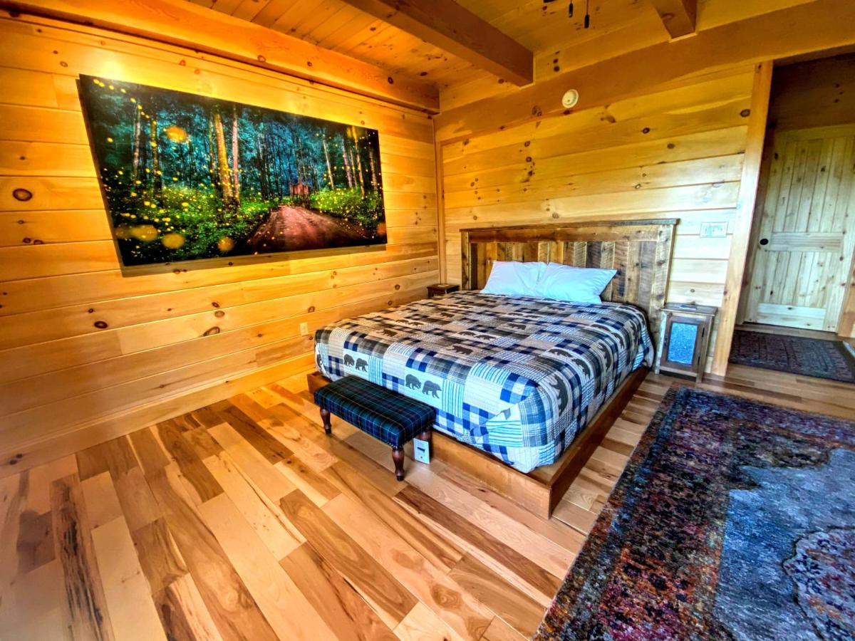  | UV Log home with direct Cannon Mountain views Minutes to attractions Fireplace, Pool Table, AC