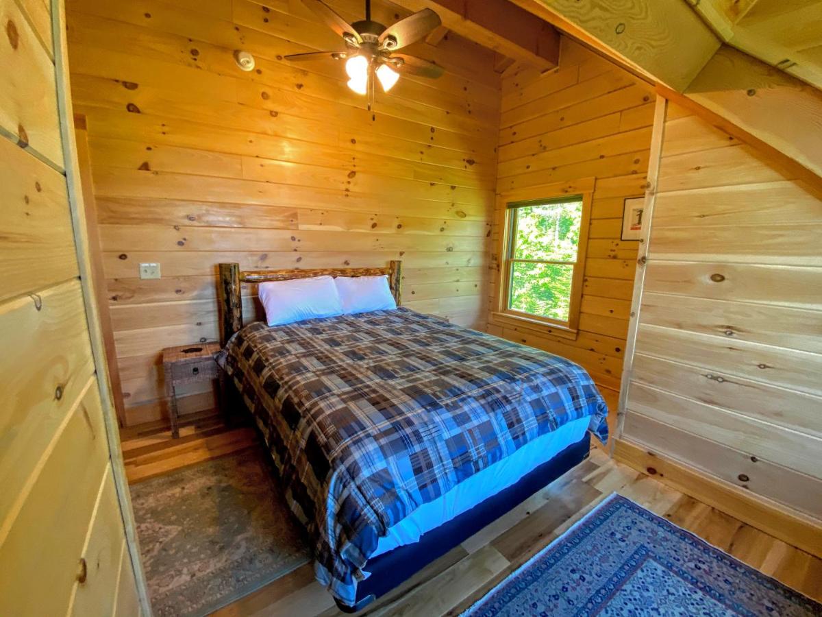  | UV Log home with direct Cannon Mountain views Minutes to attractions Fireplace, Pool Table, AC