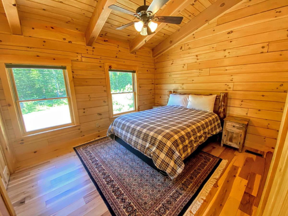  | UV Log home with direct Cannon Mountain views Minutes to attractions Fireplace, Pool Table, AC