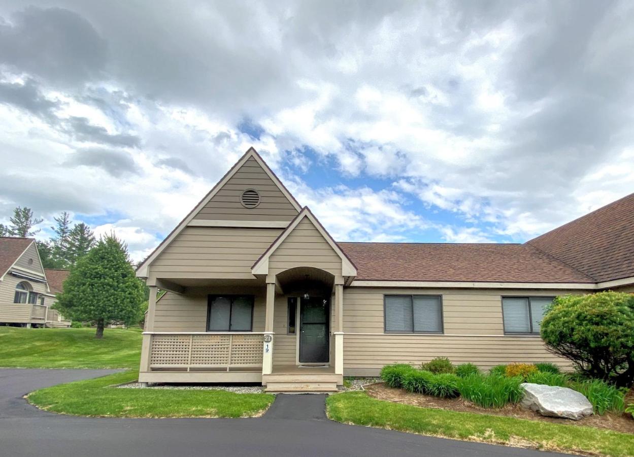 | F4 Warm Fairway Village Townhome, mountain views and large lawn So much to do