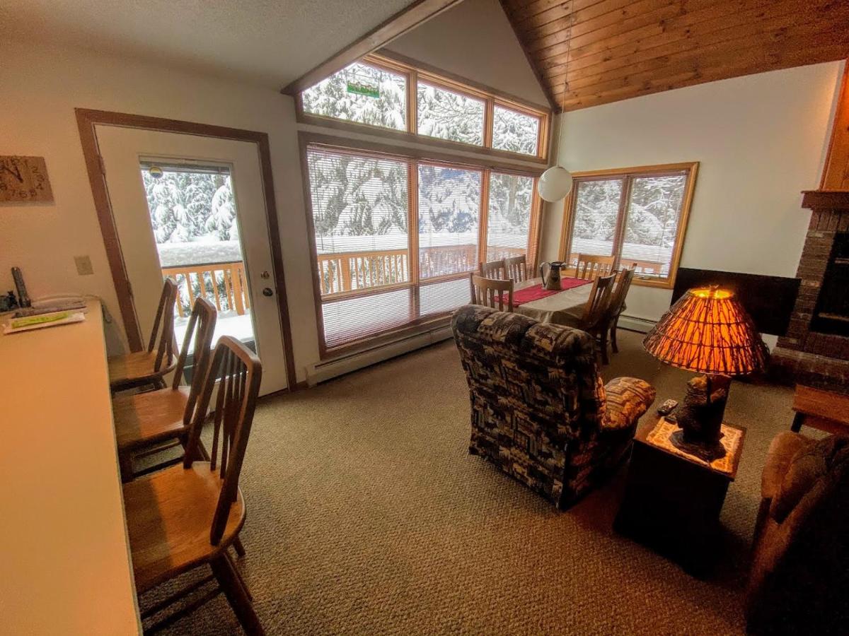 | W2 Mount Washington Place Townhome for winter seasonal 1 minute to ski slopes, reliable WiFi