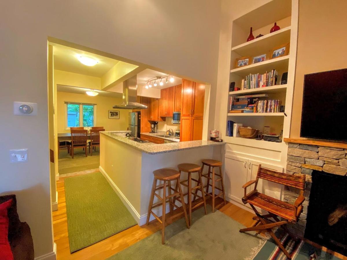  | R3 Lovely Bretton Woods townhome with updated kitchen sauna WiFi Steps to the ski trails