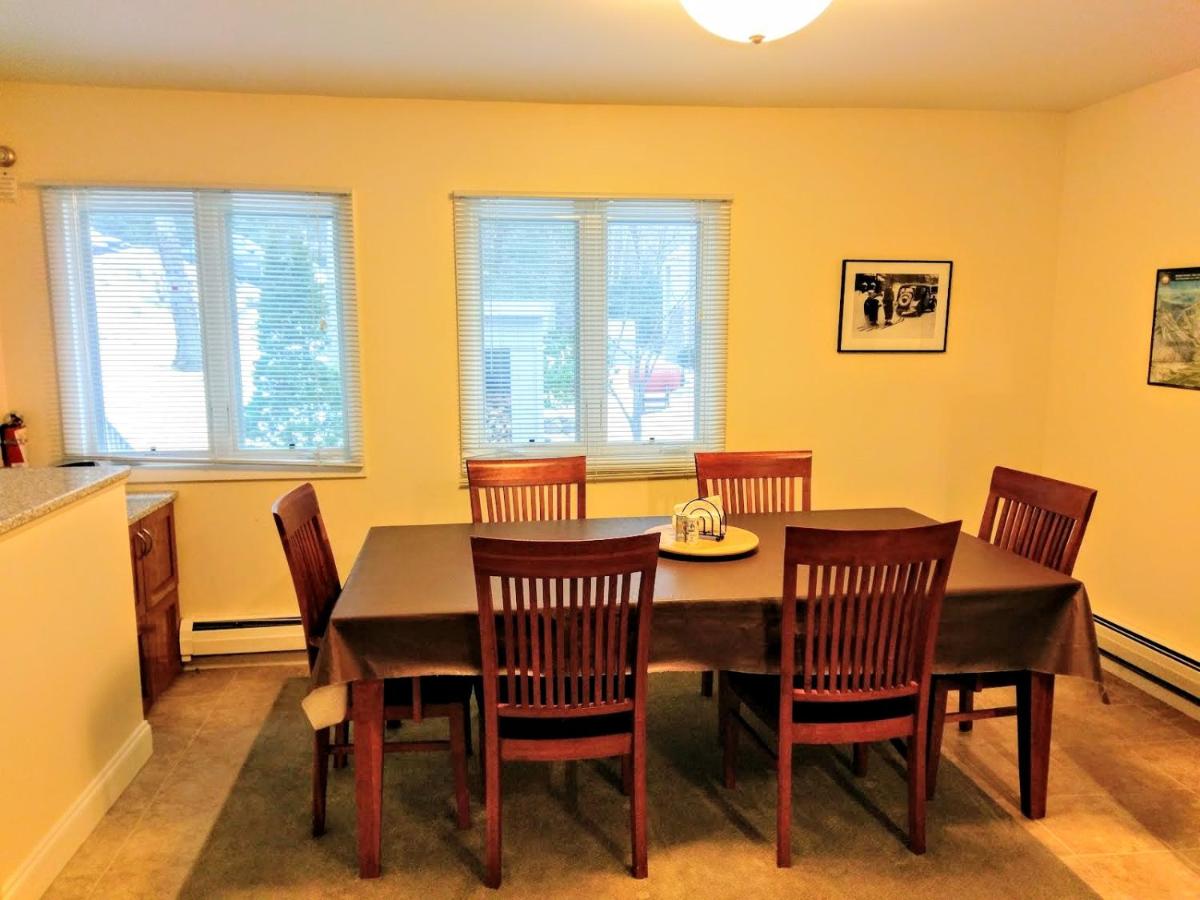  | R3 Lovely Bretton Woods townhome with updated kitchen sauna WiFi Steps to the ski trails