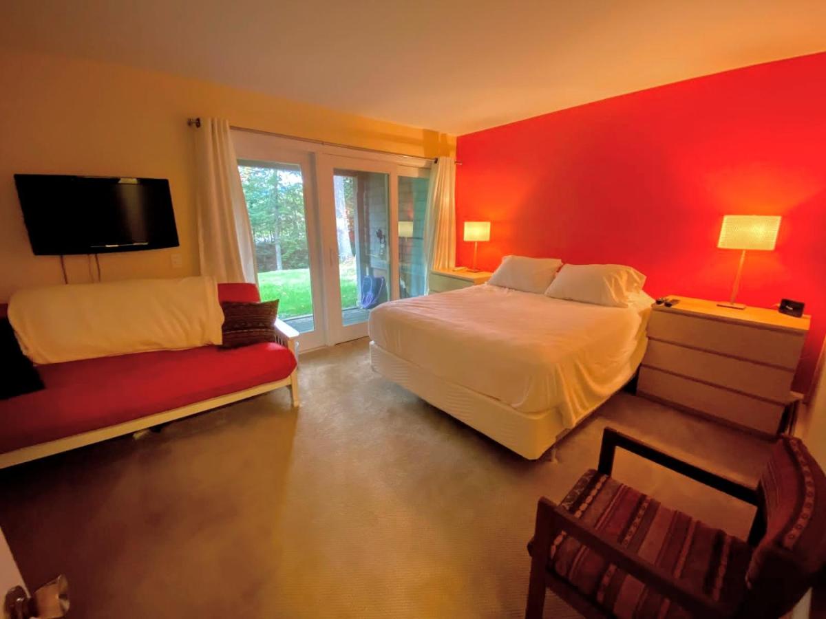  | R3 Lovely Bretton Woods townhome with updated kitchen sauna WiFi Steps to the ski trails