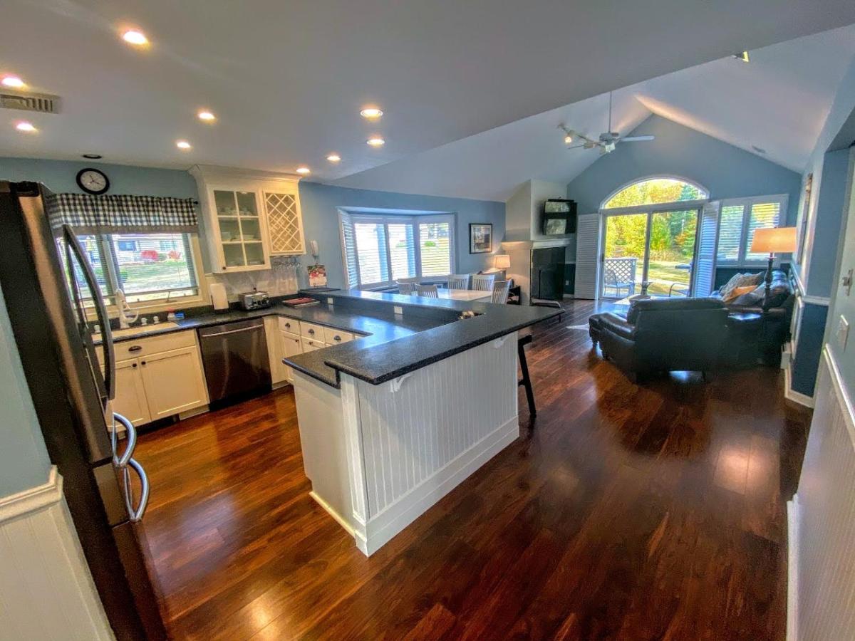 | G3 Classy Bretton townhome with AC fast wifi great mountain views right on the golf course