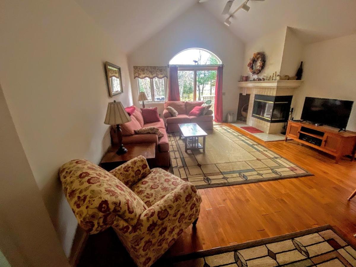 | F9 Fairway Village home on the Mt Washington golf course - in the heart of Bretton Woods