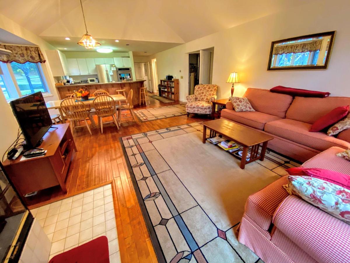 | F9 Fairway Village home on the Mt Washington golf course - in the heart of Bretton Woods