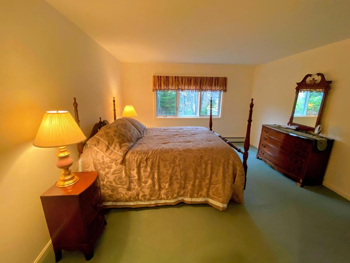 | F9 Fairway Village home on the Mt Washington golf course - in the heart of Bretton Woods