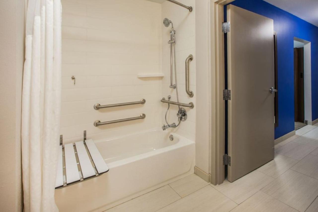 King Room - Hearing Accessible - Non-Smoking at Holiday Inn Express Minneapolis West Plymouth, an IHG Hotel