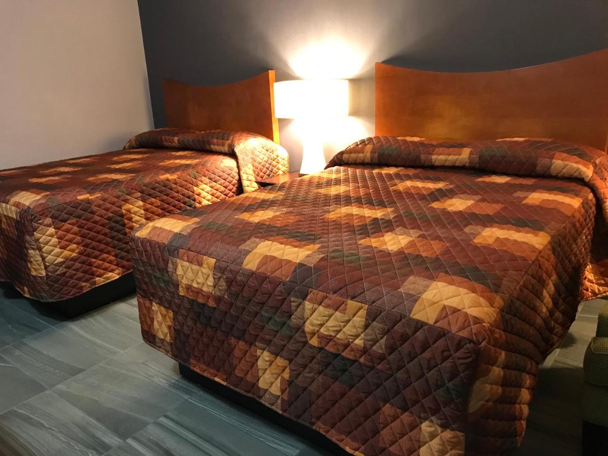 | Budget Inn & Suites